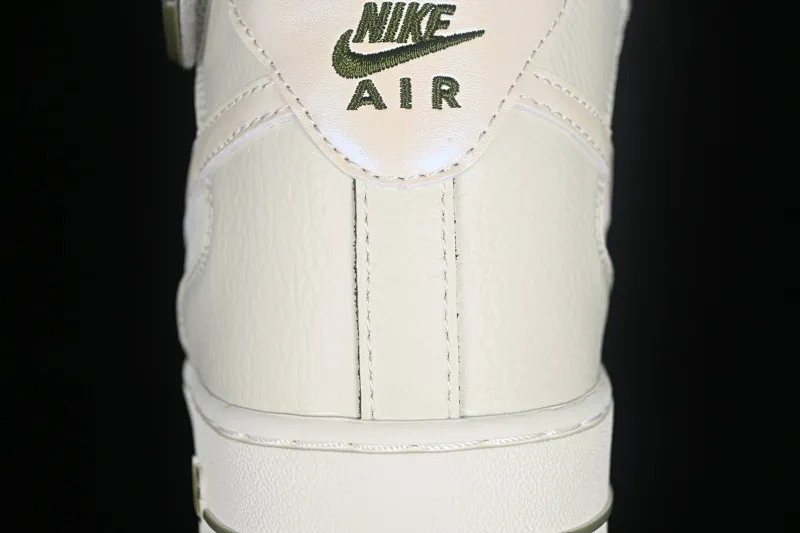 All categories Nk Air Force 1 Air Force series Nk Air Force 1 Mid Air Force mid-top Nk Air Force 1'07 Mid green pearlescent small hook Air Force One mid-top casual sneakers SG2356-805